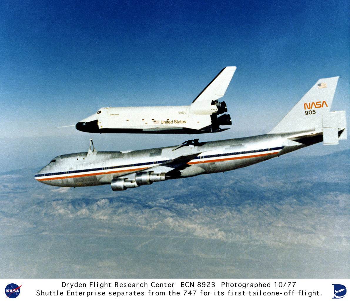 Shuttle leaves 747