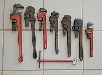 Pipe wrenches