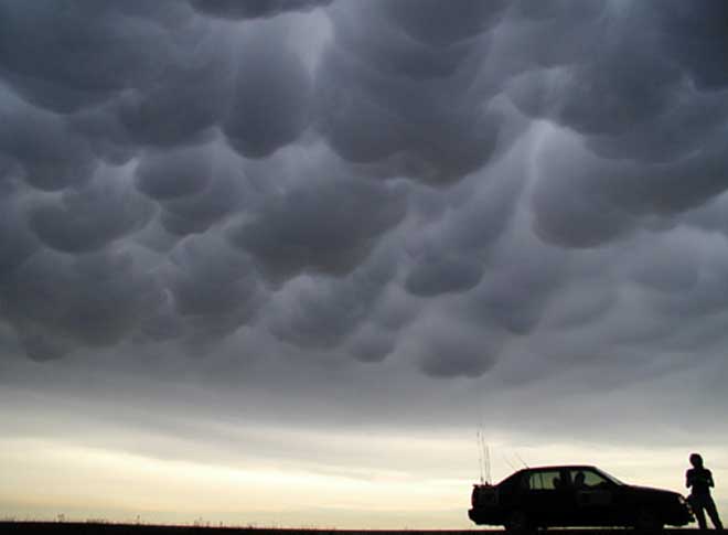 Mammatus clouds