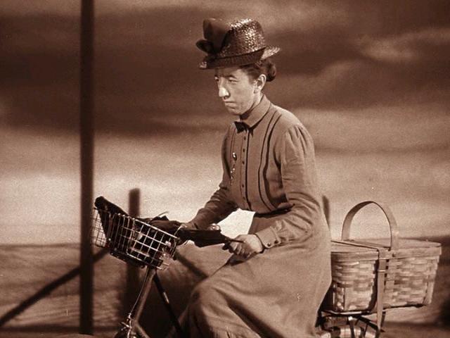 Margaret Hamilton as Miss Gulch